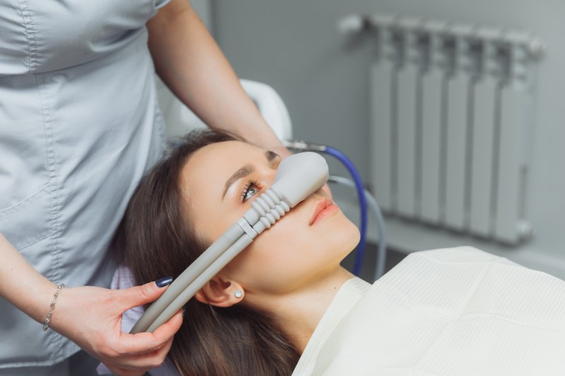 Lady is prepared to receive nitrous oxide